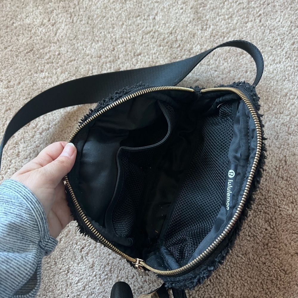Lululemon Black Fleece Belt Bag with Gold Zipper - Picture 8 of 8